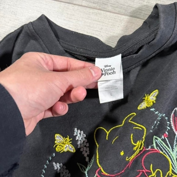 Vintage 2000s embroidered super cute Disney the Winnie Pooh crewneck Size L - Picture 5 of 7